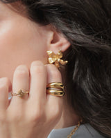 Anel Velvet dourado ondulado ajustável em aço inoxidável