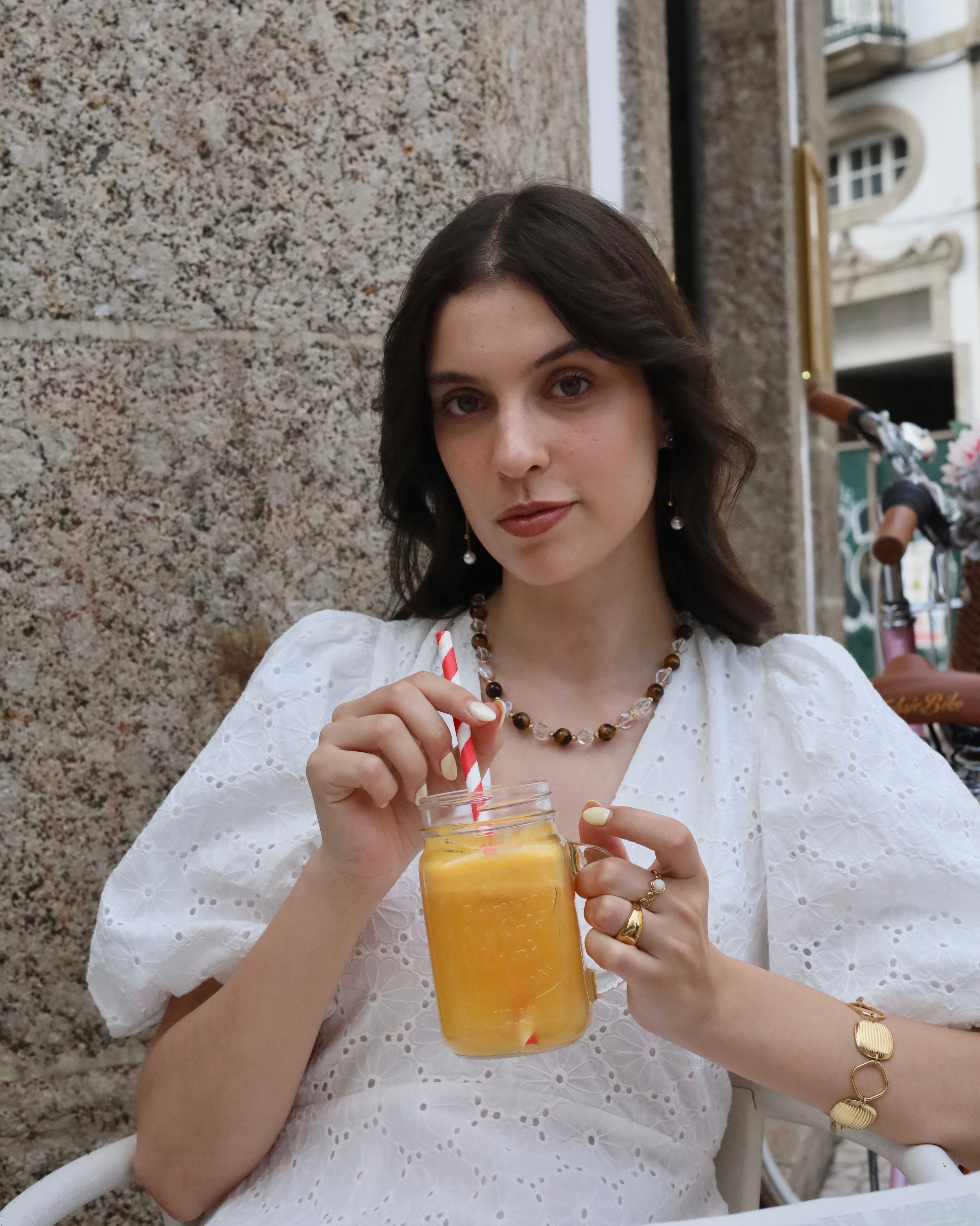 Colar com pedras olho de tigre, contas transparentes e zircónias – modelo Caraíbas da Minimal Wings