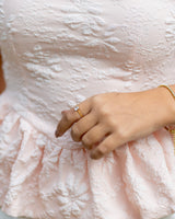 Anel solitário com pedra retangular