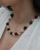 Colar com pedras olho de tigre, contas transparentes e zircónias – modelo Caraíbas da Minimal Wings