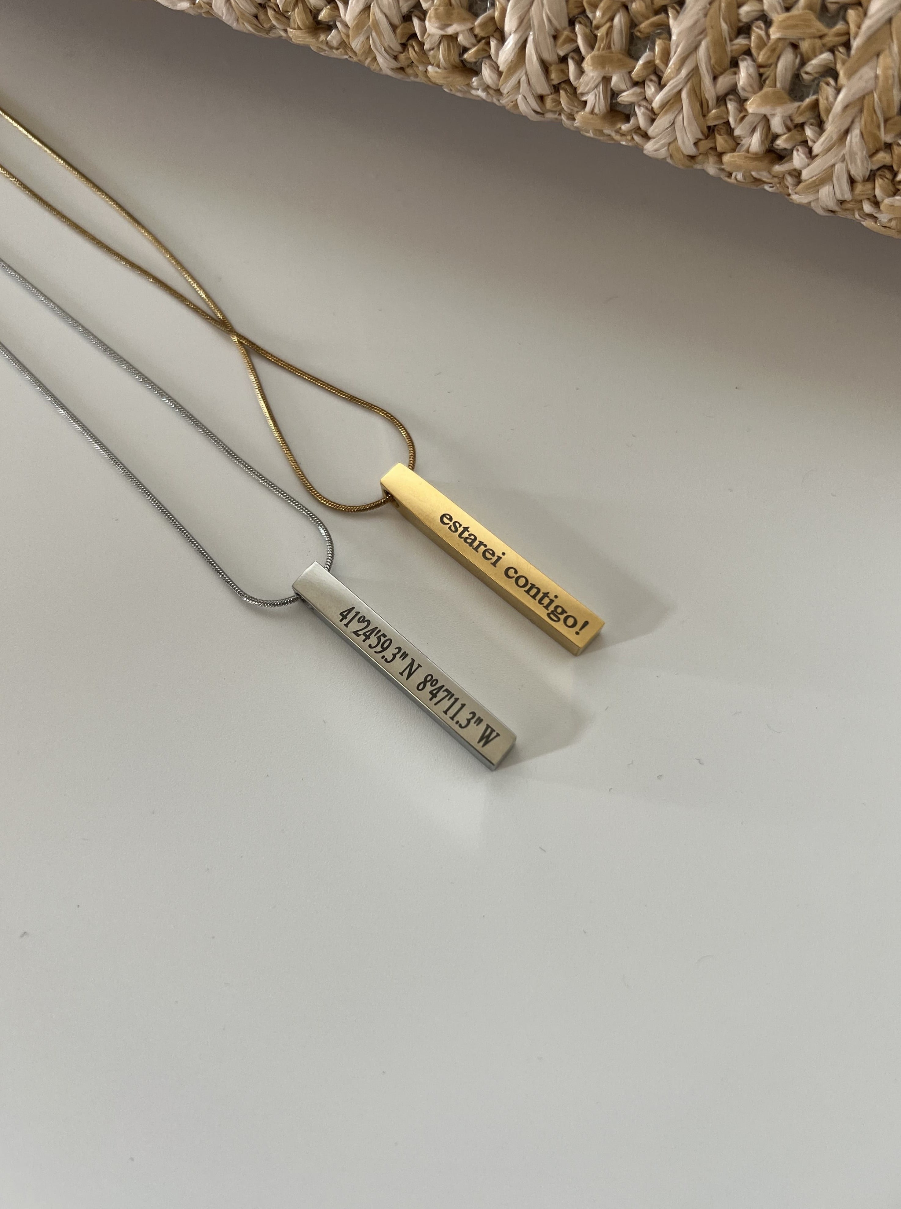 Colar personalizado em barra com gravação nos quatro lados