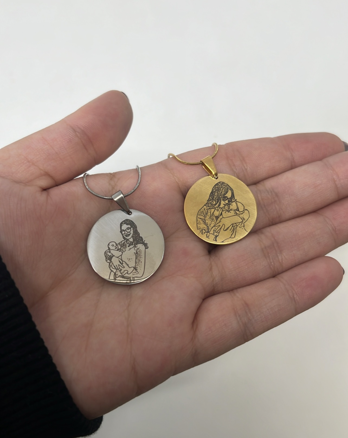 Colar personalizado circular em aço inoxidável com gravação de fotografia ou texto