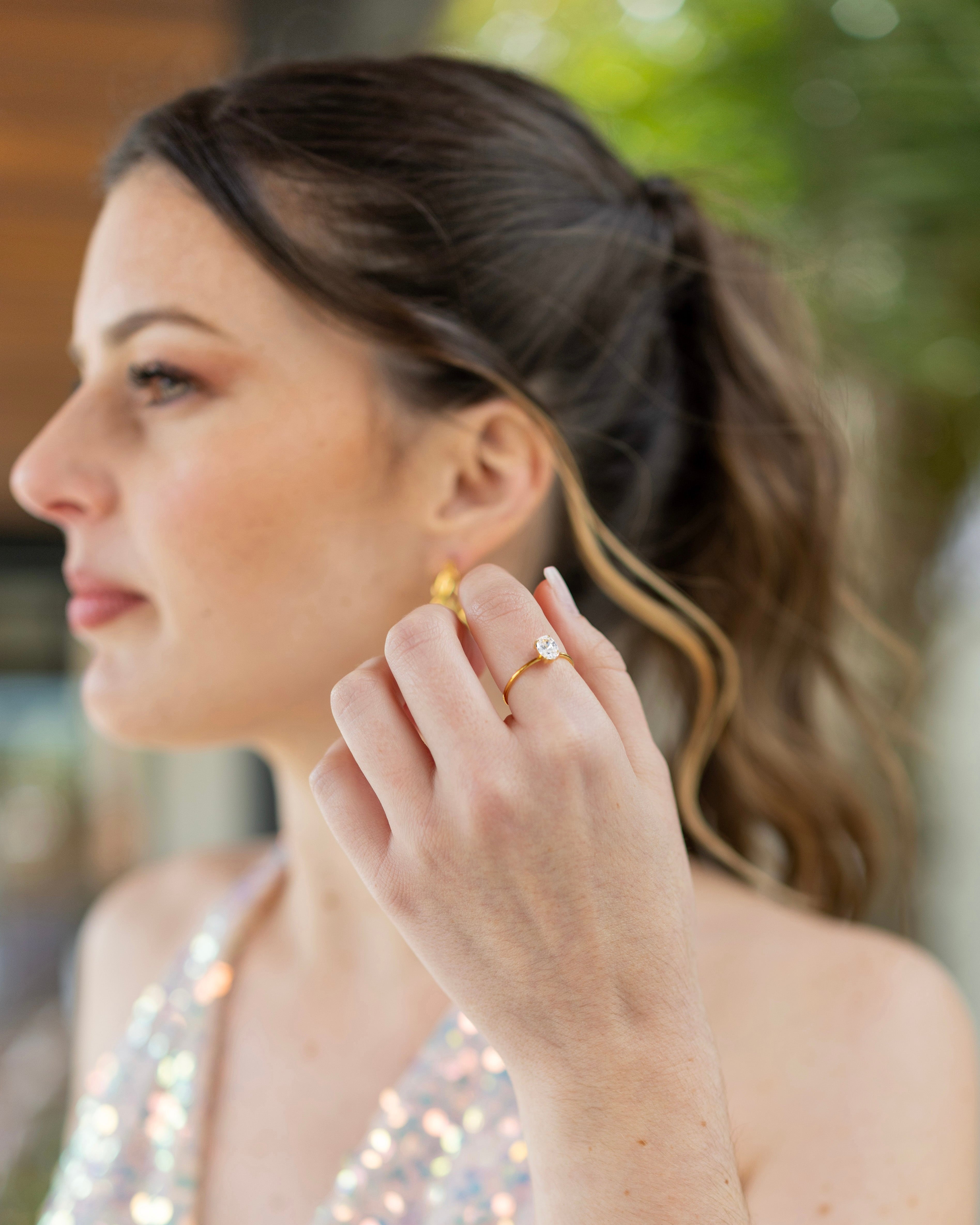 Anel Ponto de Luz Ajustável com Brilhante Oval