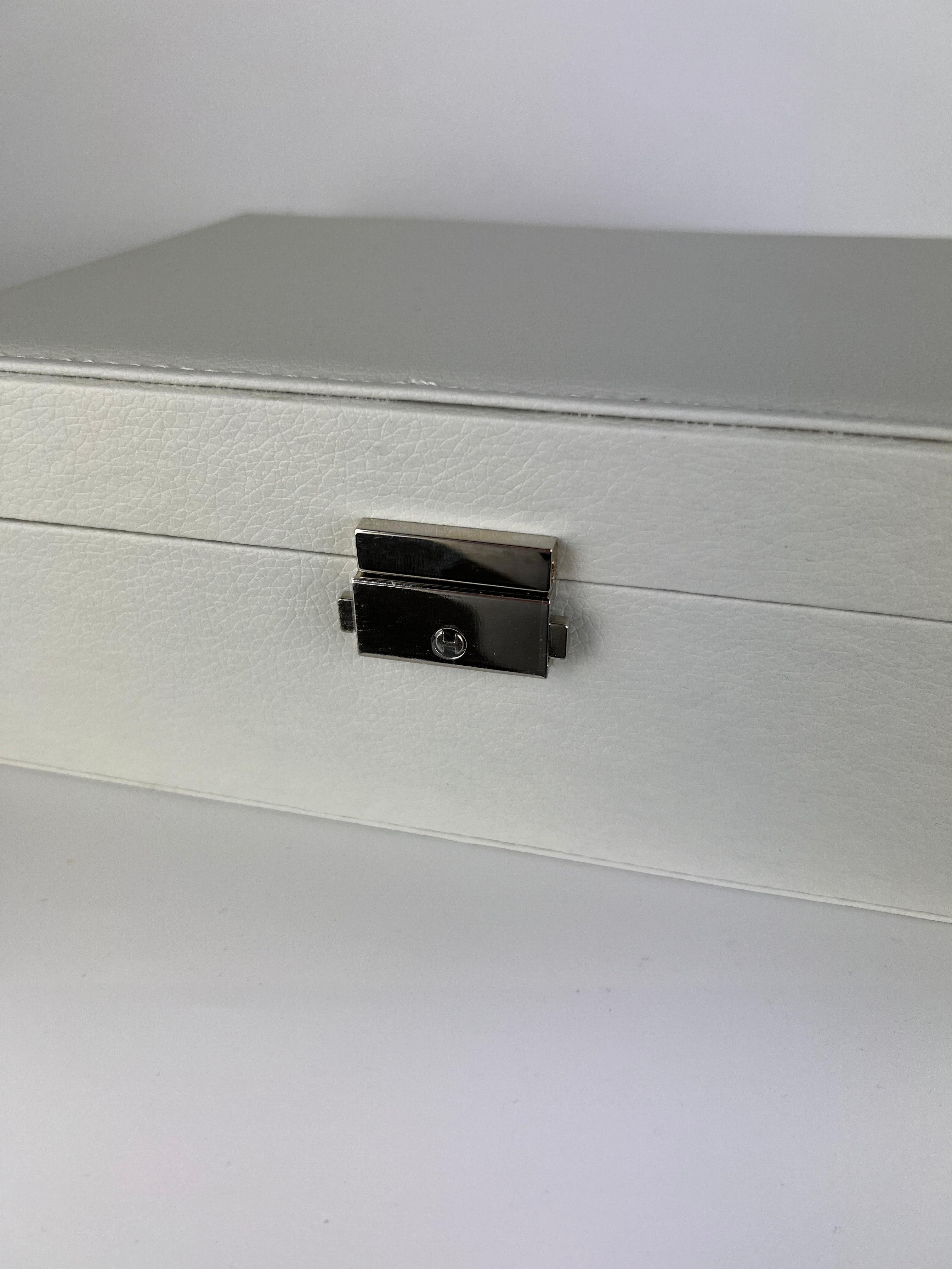 Medium jewelry box