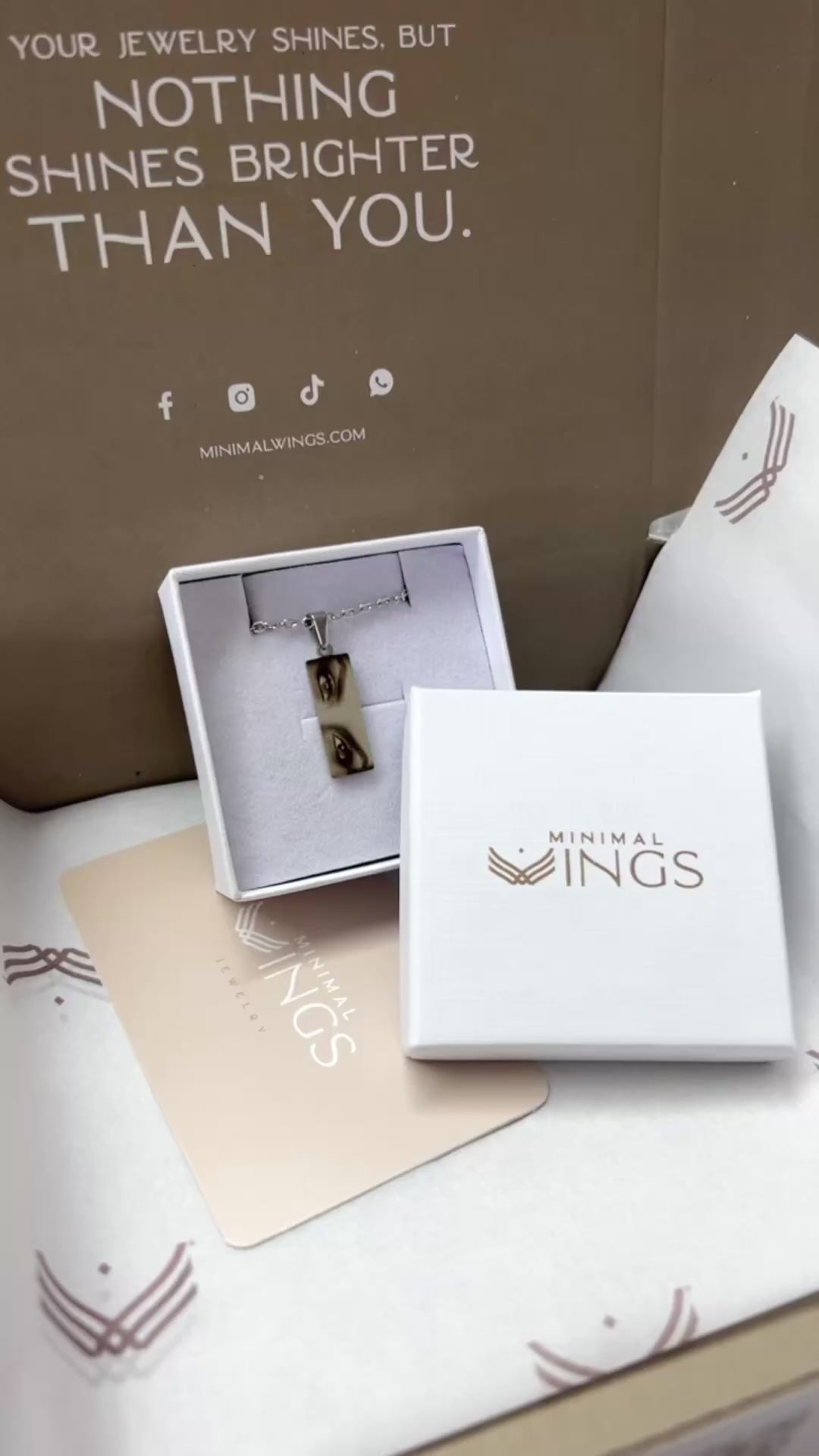 Colar personalizado com gravação de olhar baseado em fotografia